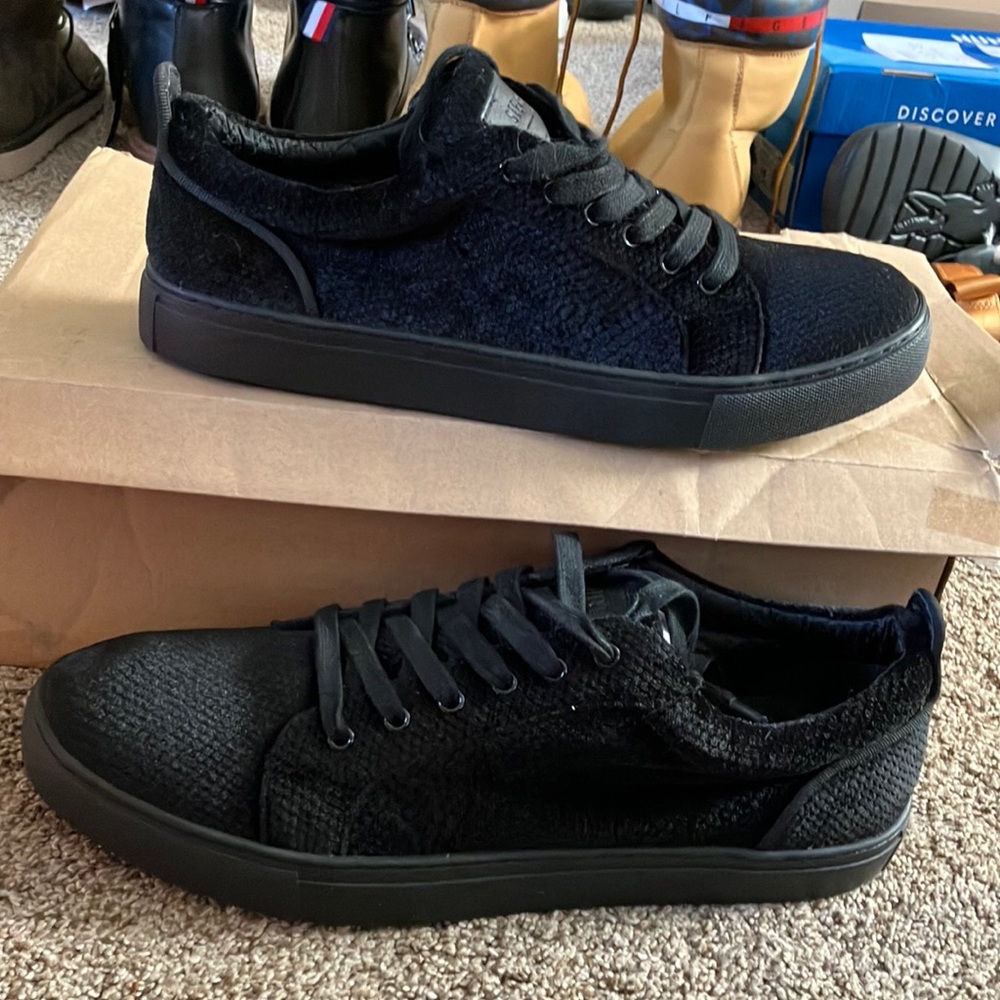 Steve Madden Yali Black velvet velvet satin lining. Christmas sell!